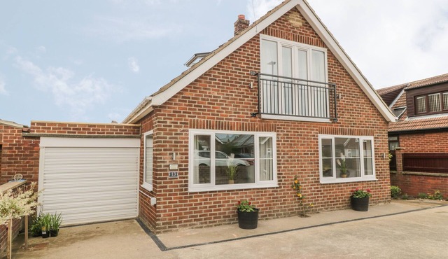 ABBEY VIEW, family friendly, with hot tub in Whitby