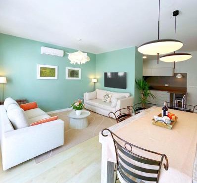 Abbott apartment - 1 min from the beach - 100m2 - sleeps 8