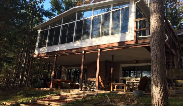 Abbott Lake House: Perfect Summer Lake House—Kayaks, Sandy Beach & Sun!