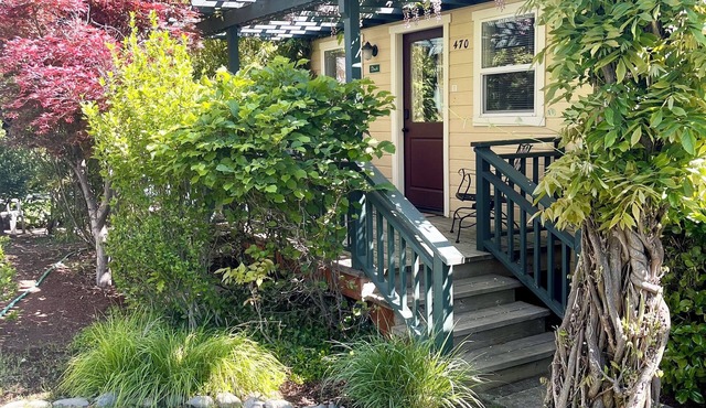 ABBOTT'S COTTAGES- Duck cottage. 1 bedroom/1 bath, walking distance to downtown!