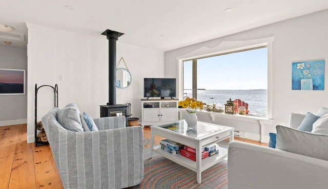 Abby's Beach House - Ocean and lakefront Cottage