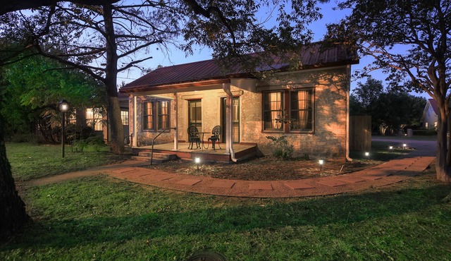 Abby's Place Suite 1 & 2 1880s & 1920s Charm
