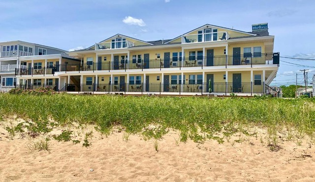 Abellona Inn & Suites