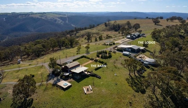 Abercrombie Ridge - Lux LODGE and BARN Spa Retreat - Pet-friendly