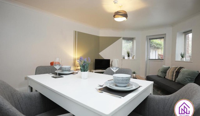 Aberdeen Apartments, Redland, Great Location