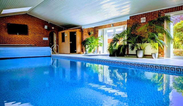 Aberfall: Private Luxury Villa Indoor Pool Hot Tub Gym Cinema