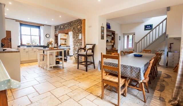 Aberfforest House - 6 Bedroom House