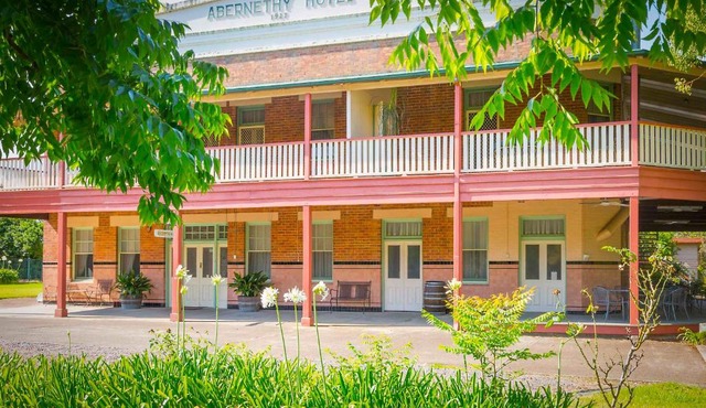 Abernethy House & Cottage