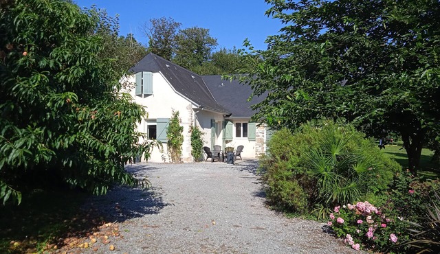 Abérou house - At the edge of the wood