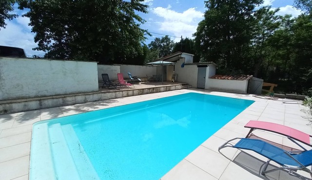 Abgeschiedens Haus mit Aussicht auf die Pyrenäen. Geeignet für Familien