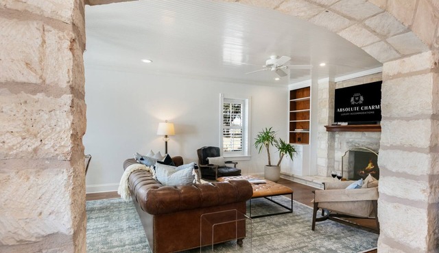 Abide Vineyards | Sleeps 16, Pool & Hot Tub, Fireplace, Grill, Fire-pit