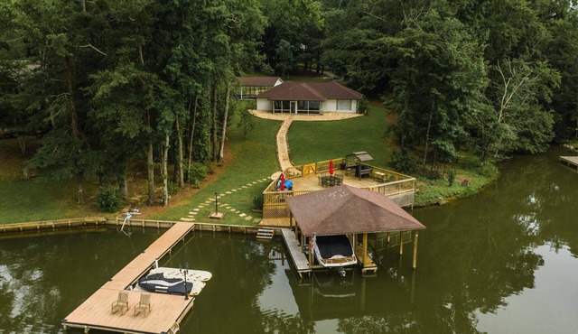 Abigail's Lake Haven by Lake Martin Vibe