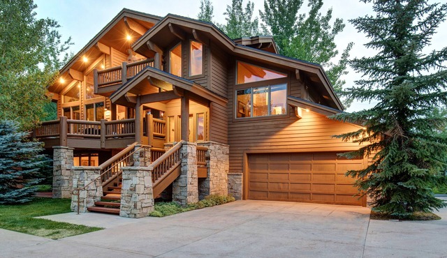 Abode at Arrowood | Best value in DV| NO AC| Private Hot Tub! 3 Private Master Suites!
