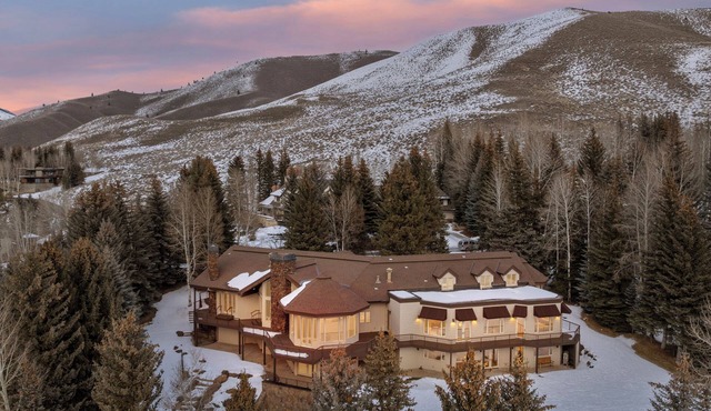 Abode at Fairway Estate | Stunning Private Estate