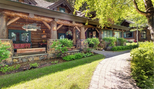 Abode at Silvertip | Sweeping Estate with 4 Cabins