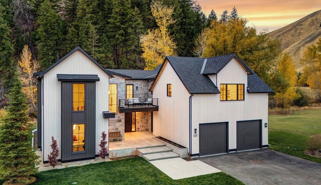 Abode at Warm Springs on The River | Mountain Modern with Luxury Amenities