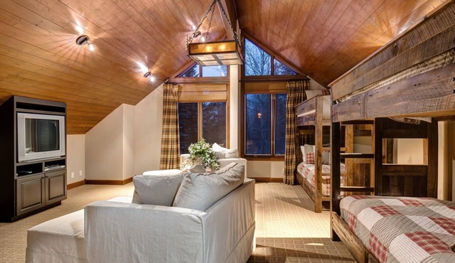 Abode in the Pines | Luxury Experience with All the Amenities, Great Location |