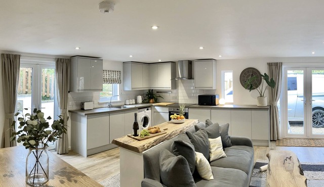 ABODE, pet friendly, character holiday cottage in Raymond's Hill