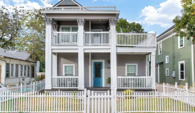 About 9 min. to the Pearl/Airport/Riverwalk