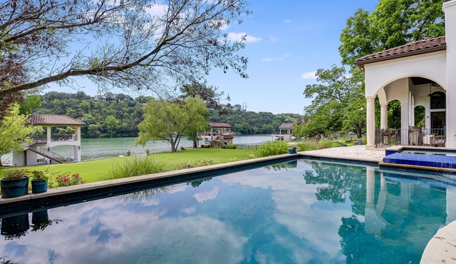 Above Autograph I New Remodel | Lakefront Lake Austin | Pool&Spa | Theater