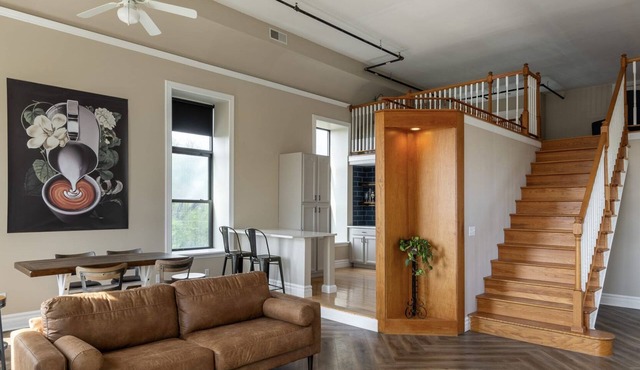 Above Coffee Shop, Cincy Hilltop Apt, City Views!