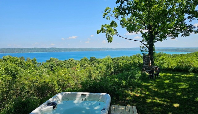 Above Crystal Lake - Hot Tub and Panoramic Views