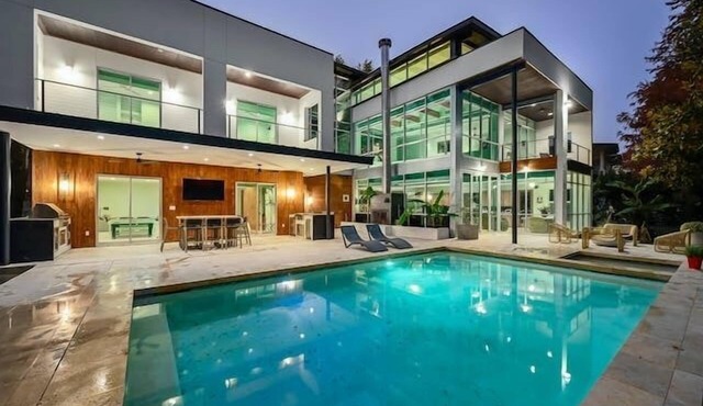 Above Emerald | Waterfront I Dock I Lake Austin | Pool&Spa I Game Room