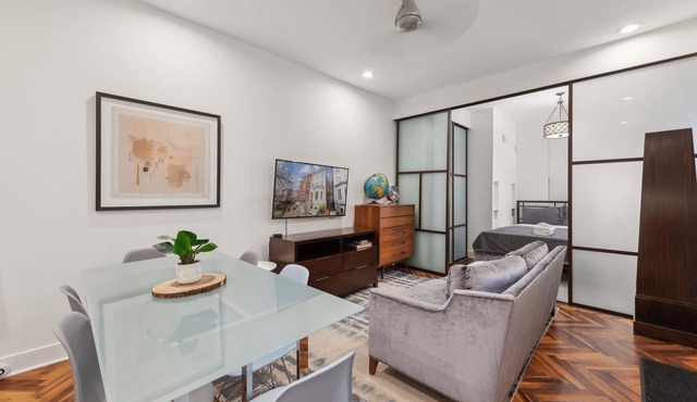 Above Ground 1BR with Kitchen, Washer/Dryer & AC!