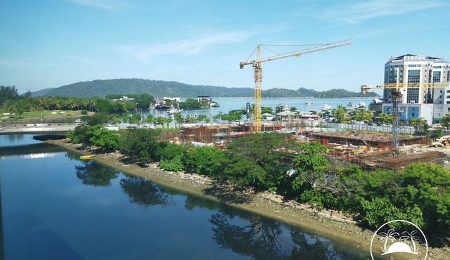 Above Imago Shopping Mall 10 Pax 3 Rooms 2 Bathrooms (River & Slightly Sea View)