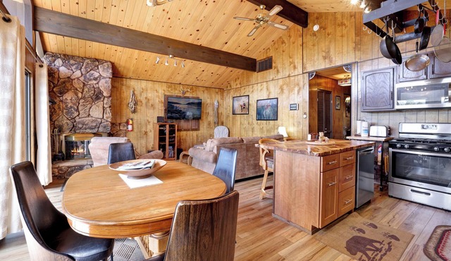 Above it All Retreat Cottage at Big Bear Lake