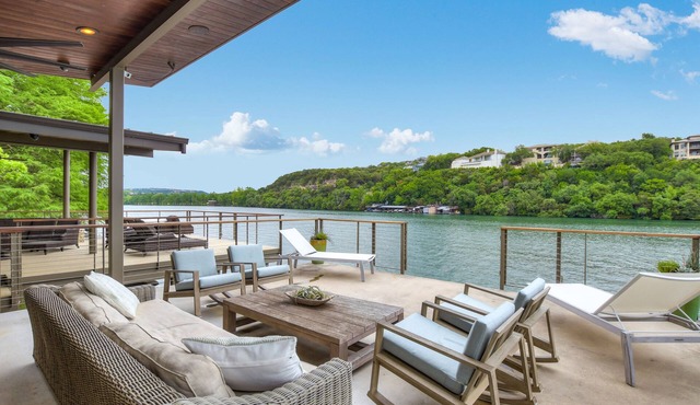 Above Lakeside I Lakefront | Pickleball I Pool/Spa l Firepit I Luxe Services