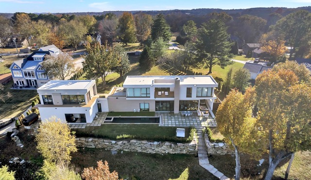Above Nashville Lakeside Modern I Old Hickory Lake | Modern | Services