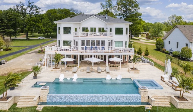 Above Nashville Lakeside Oasis I Lakefront | Pool&Spa | Game Room I Services