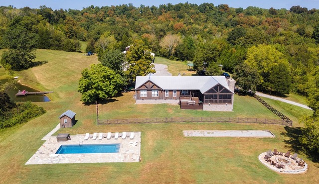 Above Nashville Rustic Retreat Farm I 200 Acre Farm | Pool&Spa I Services