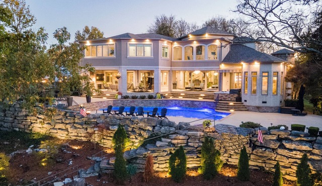 Above Nashville Sunset Bay | Lakefront | Pool & Spa | Golf Simulator