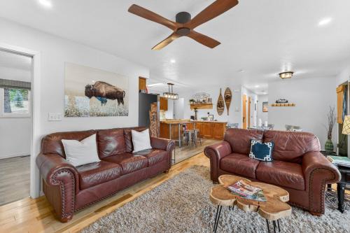 Above Par - Quiet & Private Retreat | Parking + Lake Views