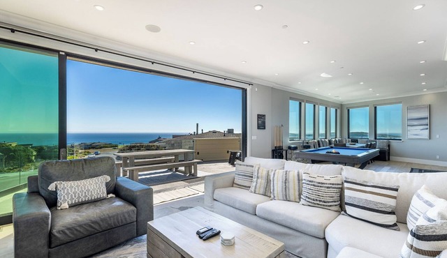 Above Par: Spa, Coastal Views, Pool table, Walking Distance To Beach