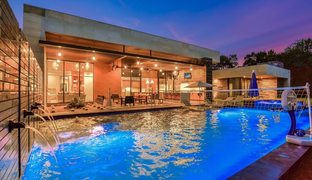 Above Pinnacle I Modern Luxury | Pool & Spa | Casita I Luxury Services