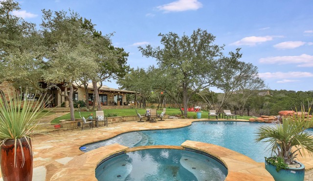 Above Serenity| Luxury Services Included* I 8Mi ATX | Pool/Spa | Views