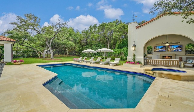Above Splendor l 5 Bedrooms l Pool & Spa l Pickleball I Services