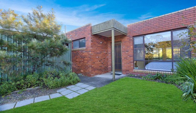 Above Sunset - Cosy holiday house a short stroll to Sunset Cove beach