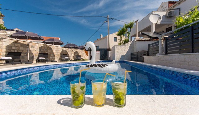 Above the Blue: 1BR Peaceful Horizon Pool&Terrace