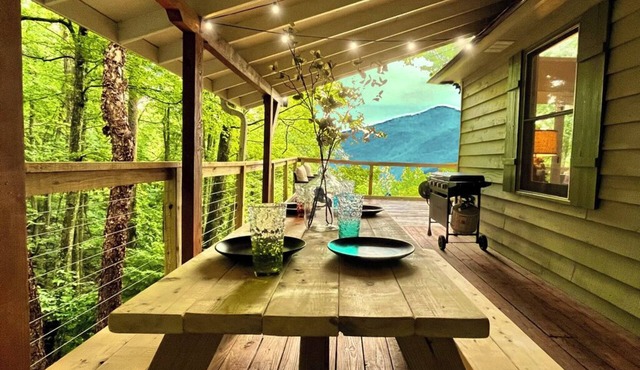 Above the Clouds Cabin, Your luxury mountain retreat