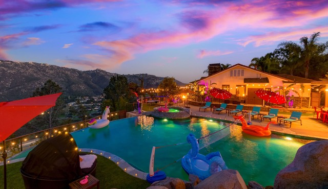 Above The Clouds Celebrity Estate! Lake Size Infinity Pool/Jacuzzi + Views!