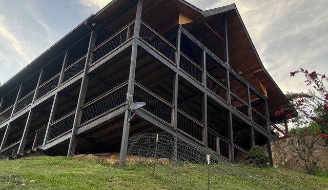 Above the CloudsnMountain top chalet with million dollar views on 4 acres