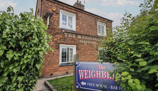 ABOVE THE PUB, pet friendly in Alvechurch