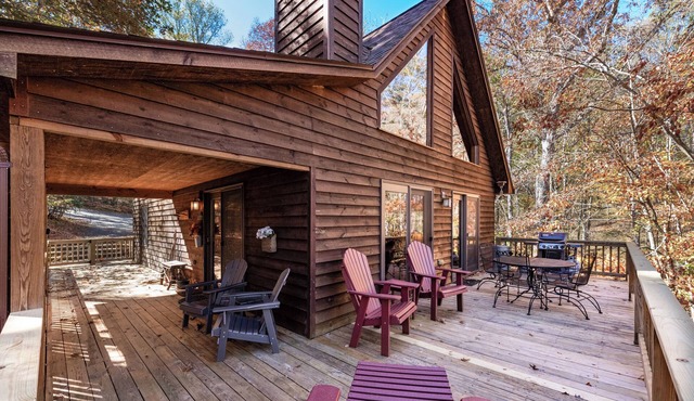 Above the River | 5 Min. Walk to Private Riverfront area | Hot Tub