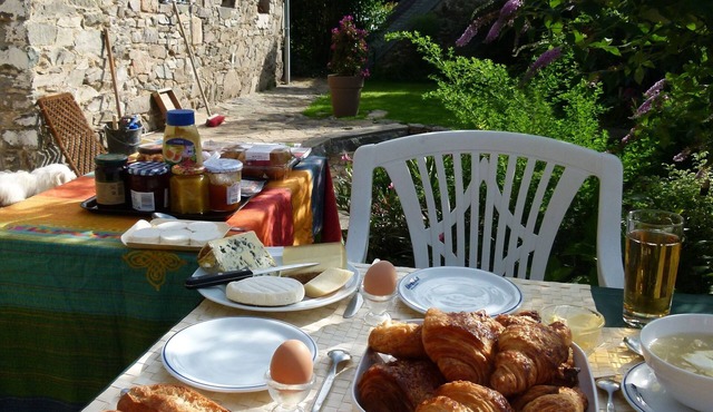 Above the roofs of Traou Meur