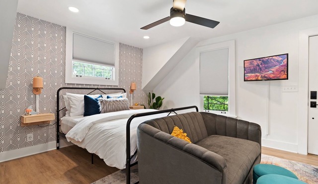 Above-the-Trees Hillsboro Village Studio | Quiet, Walkable, Parking