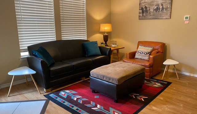 ABQ Uptown Condo near I-40, 2bd/1ba, AC!